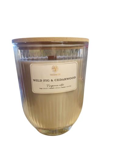 Treewick XL Duftkerze Wild Fig & Cedarwood mit Holzdocht, ca. 80 Stunden
