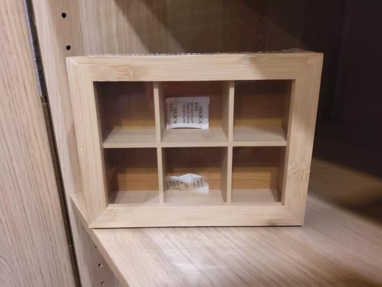 Teebox aus Naturholz mit Glasfenster
