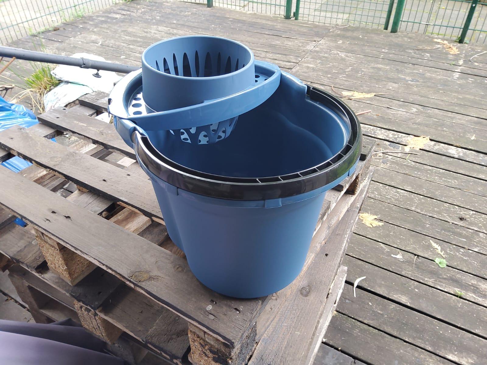 12 Liter Eimer Blau Putzeimer mit Aufgu�