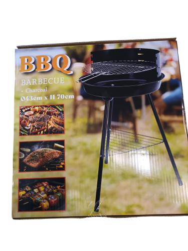 BBQ-Standgrill schwarz rot, ca. 70 x 43 cm