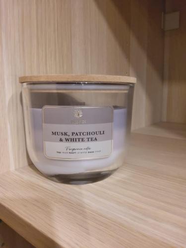 Treewick Duftkerze Musk, Patchouli & White Tea, 500 g, 50 Std.